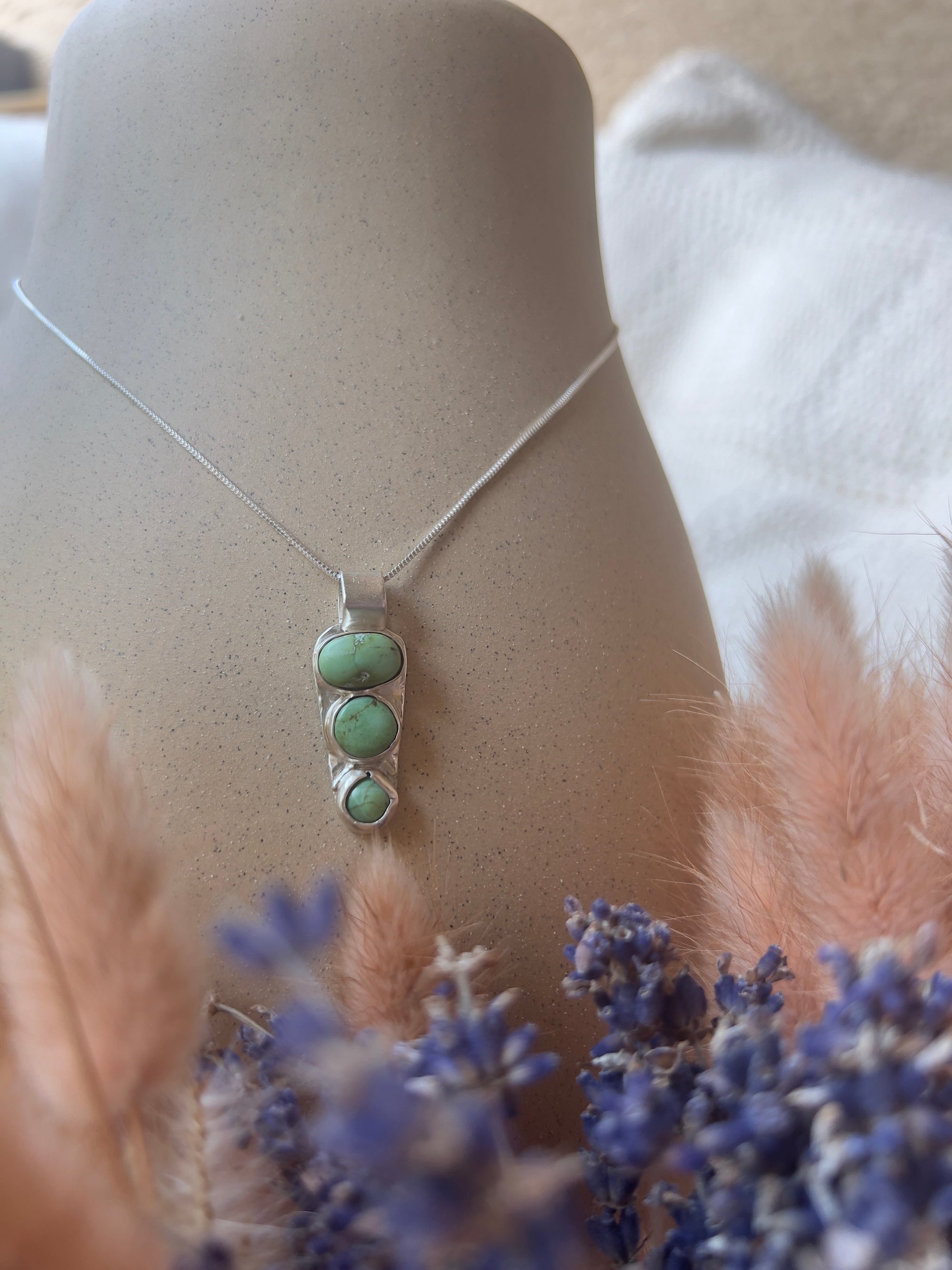 Green Dust Woman Necklace